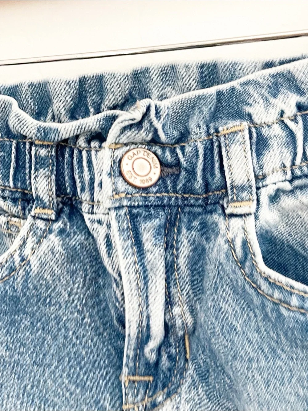 GAP girl paper